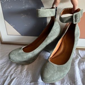 Gentle Souls by Kenneth Cole Heels 7